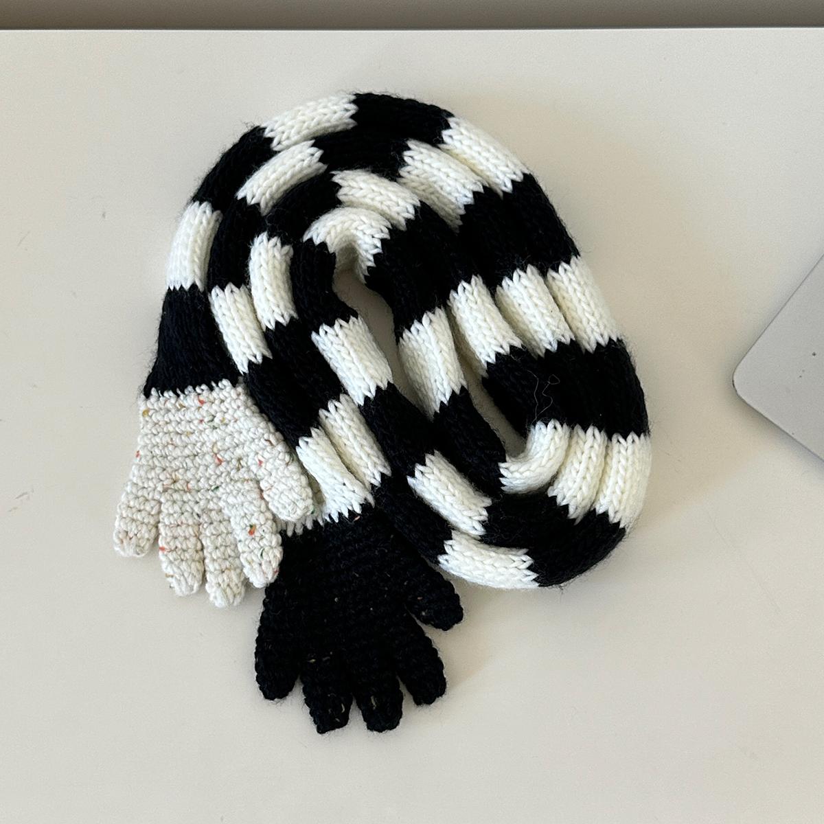 A Cute Striped Acrylic Scarf Made From Hand-Woven Palm Yarn, A Cute Decorative Creative Neck Warmer For Spring And Autumn
A Cute Striped Acrylic Scarf Made From Hand-Woven Palm Yarn, A Cute Decorative Creative Neck Warmer For Spring And Autumn