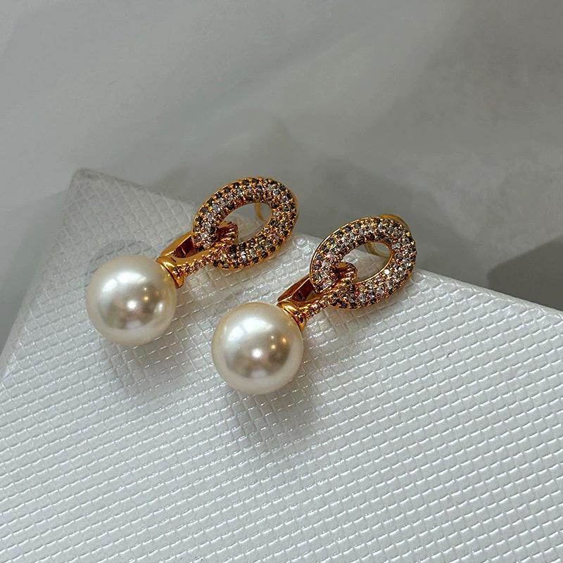 Home Diamond round pearl earrings women s new Australian white pure silver needle earrings light luxury high-end ear jewelry
Home Diamond round pearl earrings women s new Australian white pure silver needle earrings light luxury high-end ear jewelry