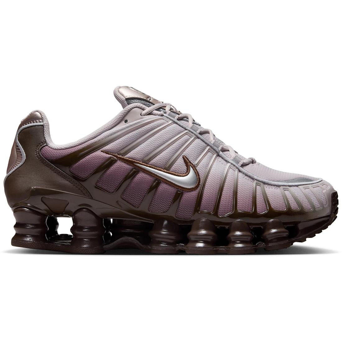 Sneaker Nike Shox TL Baroque Brown Platinum Violet Metallic Silver (Women s)(IB7679-200) 42
Sneaker Nike Shox TL Baroque Brown Platinum Violet Metallic Silver (Women s)(IB7679-200) 42
