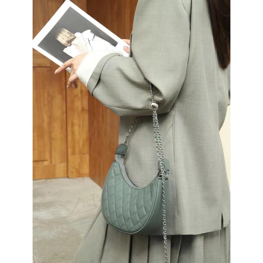 Женская сумка через плечо из коровьей кожи, большая вместимость, женская модная простая практичная сумка-ракушка, маленькая сумка на золотой шариковой цепочке зелёный
Женская сумка через плечо из коровьей кожи, большая вместимость, женская модная простая практичная сумка-ракушка, маленькая сумка на золотой шариковой цепочке зелёный