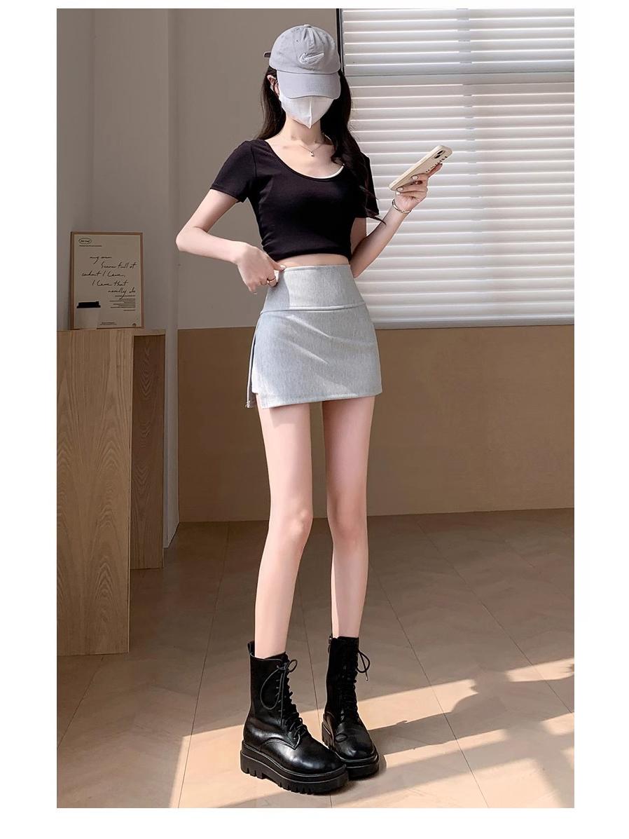 Белая, сладкая и пикантная серая юбка А-силуэта с запахом на бедрах и разрезом M
Белая, сладкая и пикантная серая юбка А-силуэта с запахом на бедрах и разрезом M