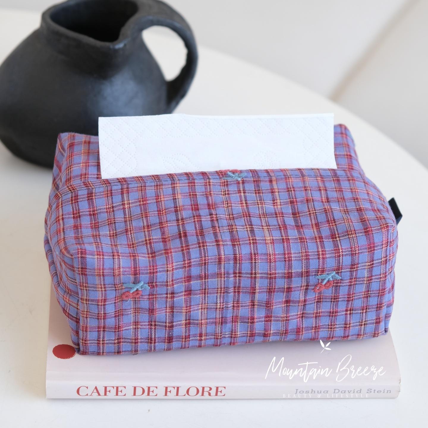 Embroidered paper towel box ins style Korean style French paper box living room dining table coffee table household paper towel storage box Length 17*width 11*height 8cm
Embroidered paper towel box ins style Korean style French paper box living room dining table coffee table household paper towel storage box Length 17*width 11*height 8cm