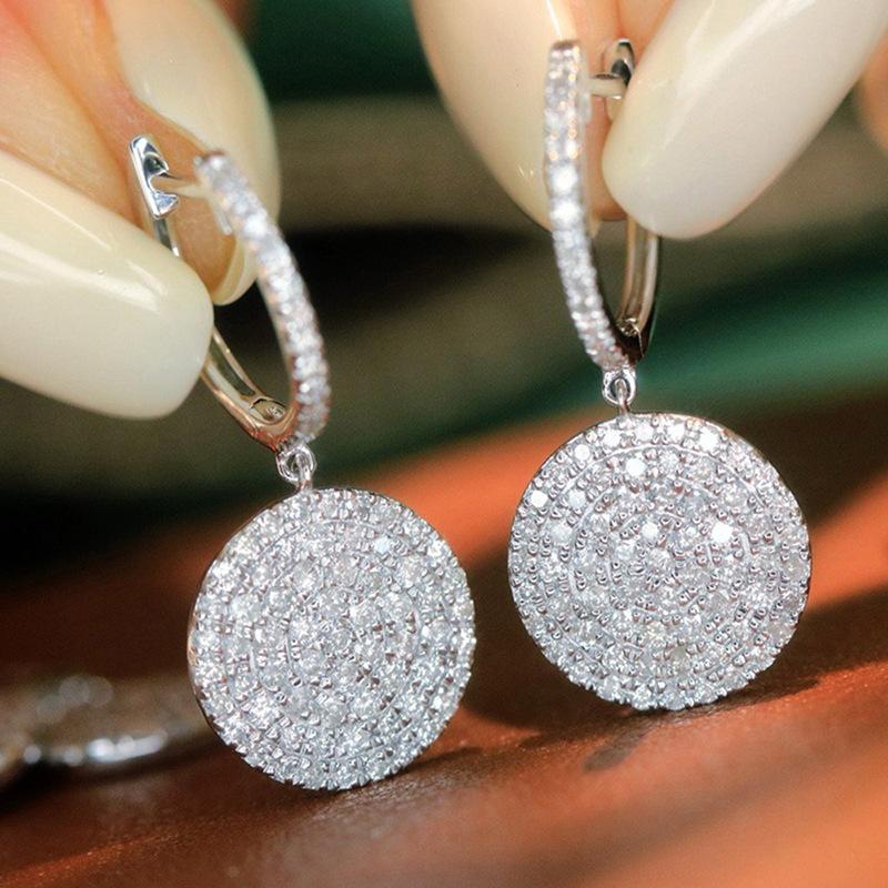 European and American Minimalist Zircon Disc Earrings with A Classic and Trendy Design for Women, Daily Dating Accessories
European and American Minimalist Zircon Disc Earrings with A Classic and Trendy Design for Women, Daily Dating Accessories