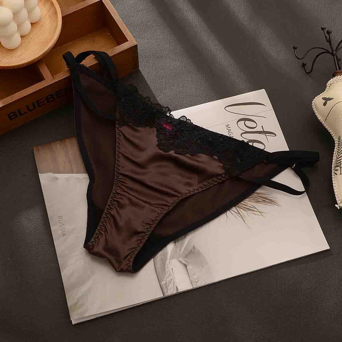 Элегантные атласные женские трусы с двойными бретелями, ажурным дизайном, регулируемым поясом и хлопковой вставкой средней посадки. One Size Fits 40-62.5 kg
Элегантные атласные женские трусы с двойными бретелями, ажурным дизайном, регулируемым поясом и хлопковой вставкой средней посадки. One Size Fits 40-62.5 kg