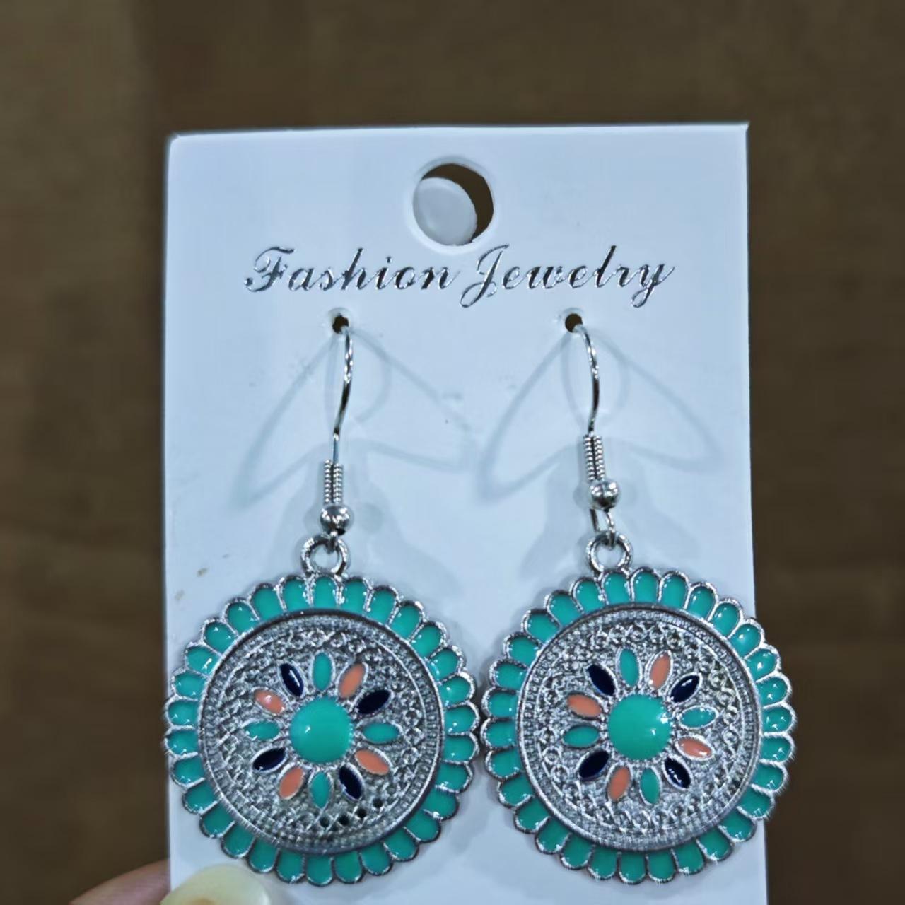 Hot-selling accessories, geometric round alloy drip sunflower earrings, European and American trend earrings
Hot-selling accessories, geometric round alloy drip sunflower earrings, European and American trend earrings