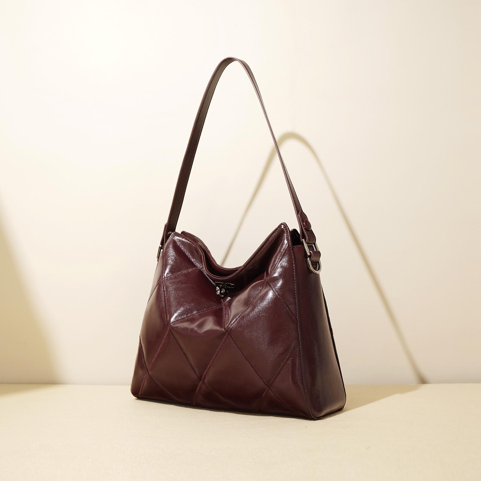 Раннеосенняя сумка через плечо 2025 Новая Премиальное ощущение из первого слоя коровьей кожи Наклонная сумка Женская Большая вместимость Универсальная сумка-ведро для поездок на работу
Раннеосенняя сумка через плечо 2025 Новая Премиальное ощущение из первого слоя коровьей кожи Наклонная сумка Женская Большая вместимость Универсальная сумка-ведро для поездок на работу