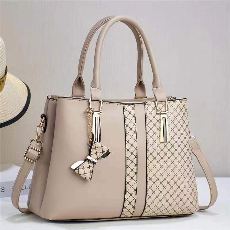 Splicing bag women s new trendy printing three-layer middle-aged large bag women s bag mother portable shoulder messenger bag length 30 height 23 width 13 хакі
Splicing bag women s new trendy printing three-layer middle-aged large bag women s bag mother portable shoulder messenger bag length 30 height 23 width 13 хакі