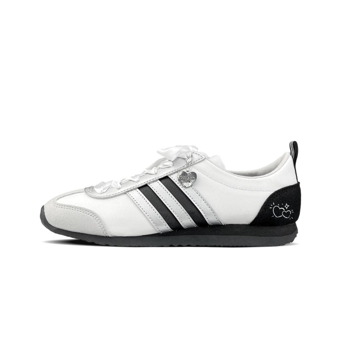 Adidas VS JOG 2.0 German Army Trainers Unisex White Silver JR4653(Team478-) 42⅔
Adidas VS JOG 2.0 German Army Trainers Unisex White Silver JR4653(Team478-) 42⅔