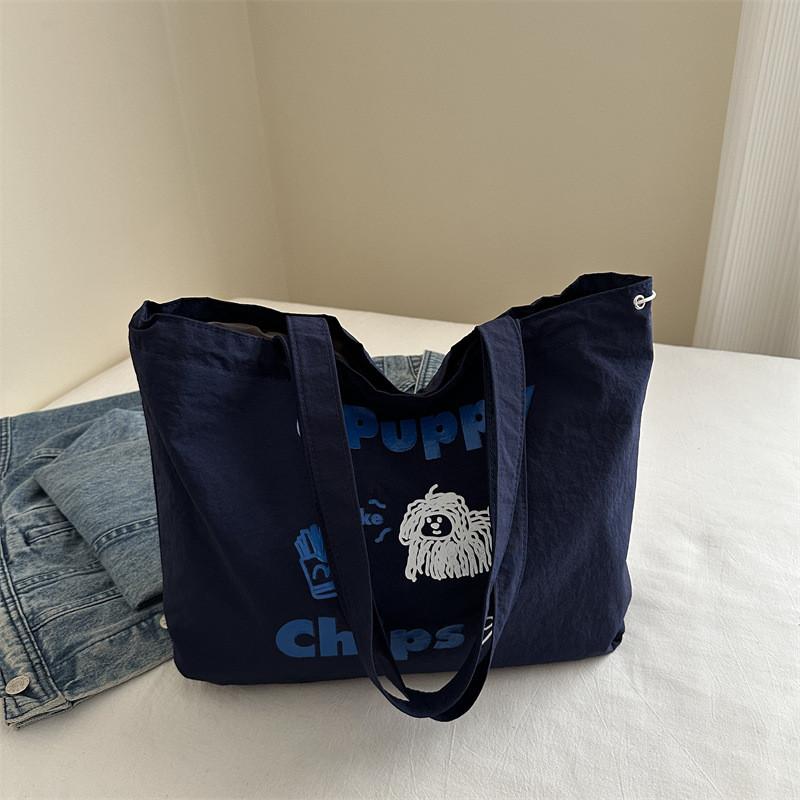 Stylish Canvas Tote Bag In Black Gray Or Blue For Students With Casual Chic Vibe синій
Stylish Canvas Tote Bag In Black Gray Or Blue For Students With Casual Chic Vibe синій