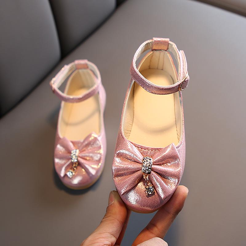 Children s Dance Shoes Spring/Summer New Bowknot Girls Leather Shoes Korean Style Flat Shallow Soft Sole Buckle Kids Shoes 21-25/1Hand5Double
Children s Dance Shoes Spring/Summer New Bowknot Girls Leather Shoes Korean Style Flat Shallow Soft Sole Buckle Kids Shoes 21-25/1Hand5Double