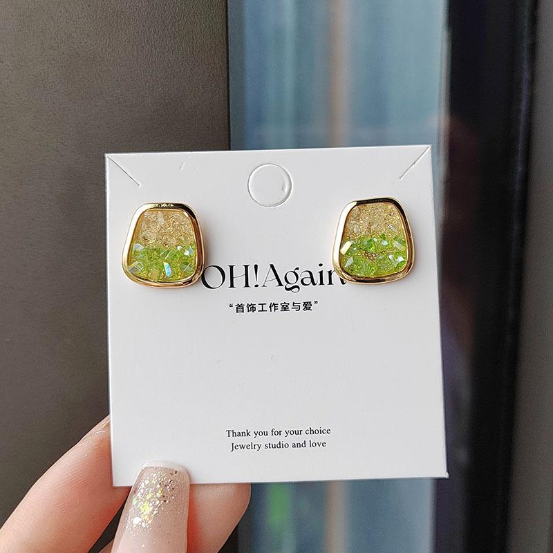 Уникальный дизайн, женские легкие роскошные серьги-гвоздики с кристаллами, нишевые высококачественные серьги-клипсы с диском от комаров, без пирсинга ушей
Уникальный дизайн, женские легкие роскошные серьги-гвоздики с кристаллами, нишевые высококачественные серьги-клипсы с диском от комаров, без пирсинга ушей