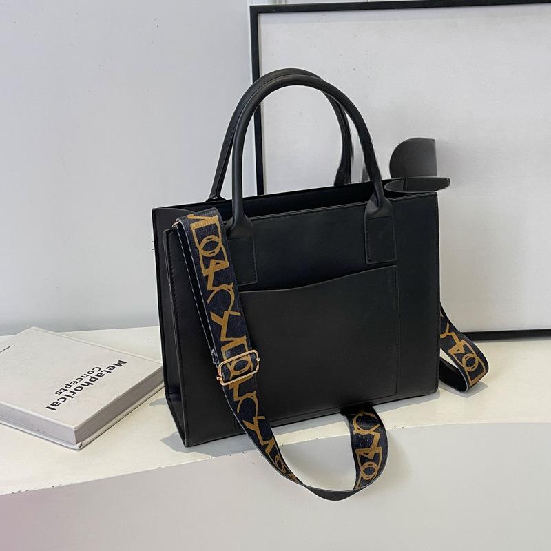 Повседневная большая вместимость европейско-американская модная личность и модная широкополосная сумка через плечо высокого качества ручная сумка через плечо для женщин
Повседневная большая вместимость европейско-американская модная личность и модная широкополосная сумка через плечо высокого качества ручная сумка через плечо для женщин