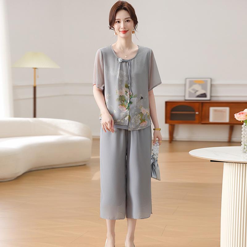Mother s Day Summer Chiffon Blouse for Middle-Aged and Elderly Women - Elegant Short-Sleeved Top 4XL (130-145 lbs)
Mother s Day Summer Chiffon Blouse for Middle-Aged and Elderly Women - Elegant Short-Sleeved Top 4XL (130-145 lbs)