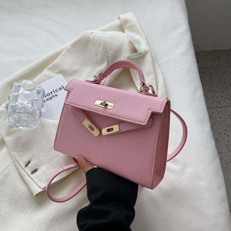 Женская универсальная сумка-мессенджер на плечо для поездок на работу розовый
Женская универсальная сумка-мессенджер на плечо для поездок на работу розовый