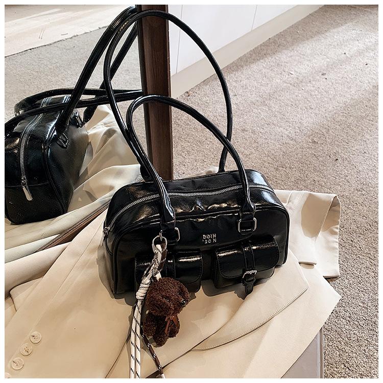 Ретро нишевая сумка подмышку женская 2025 новая трендовая сумка-бостон модная для поездок портативная на плечо bare bag чёрный
Ретро нишевая сумка подмышку женская 2025 новая трендовая сумка-бостон модная для поездок портативная на плечо bare bag чёрный