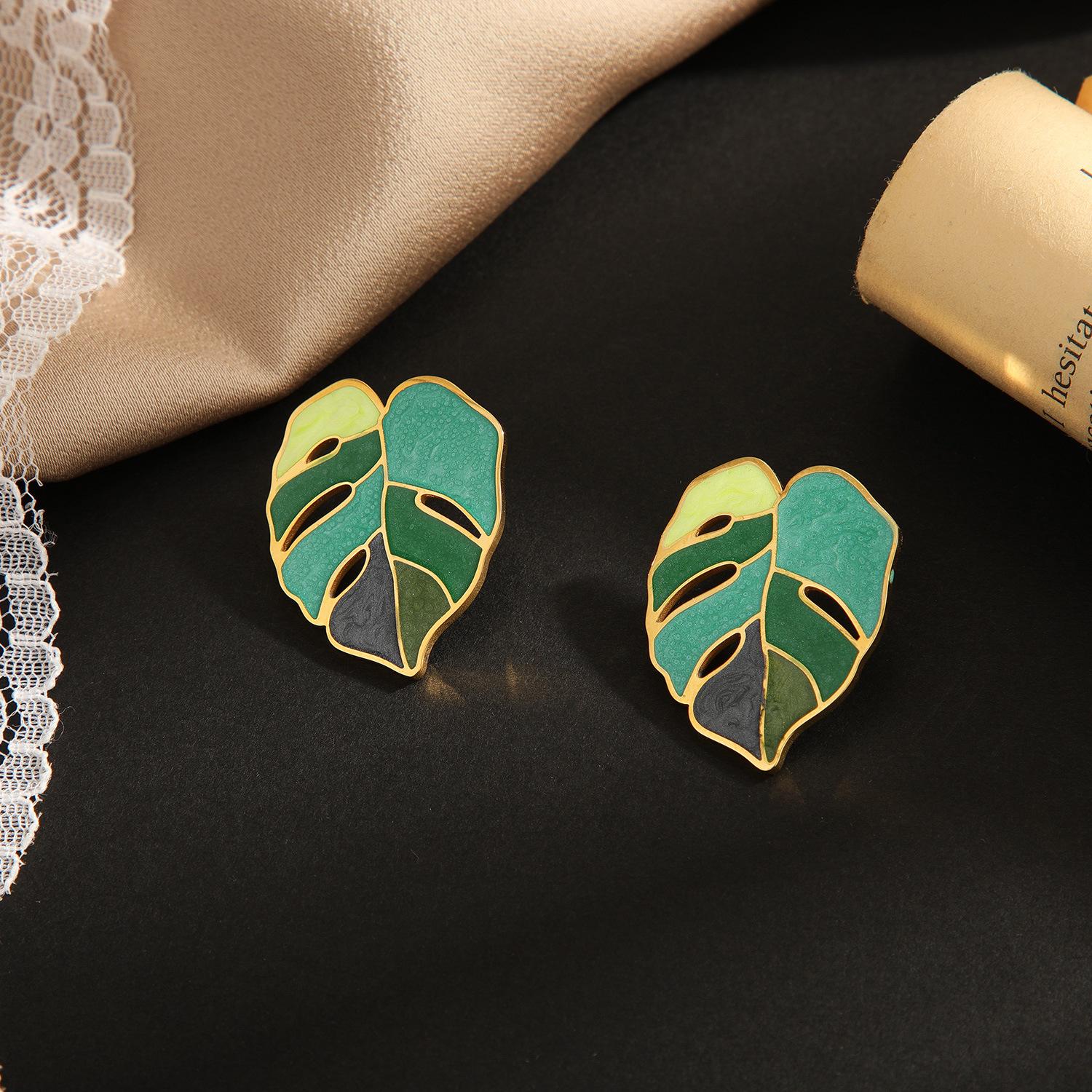 Customized professional design, stainless steel 18K electroplating real gold hollow exaggerated leaves green oil stud earrings female 304 Stainless Steel
Customized professional design, stainless steel 18K electroplating real gold hollow exaggerated leaves green oil stud earrings female 304 Stainless Steel
