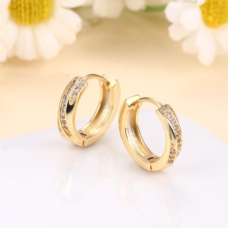European-American Sparkling Zircon Geometric Earrings - Versatile and Stylish Accessories for Women
European-American Sparkling Zircon Geometric Earrings - Versatile and Stylish Accessories for Women