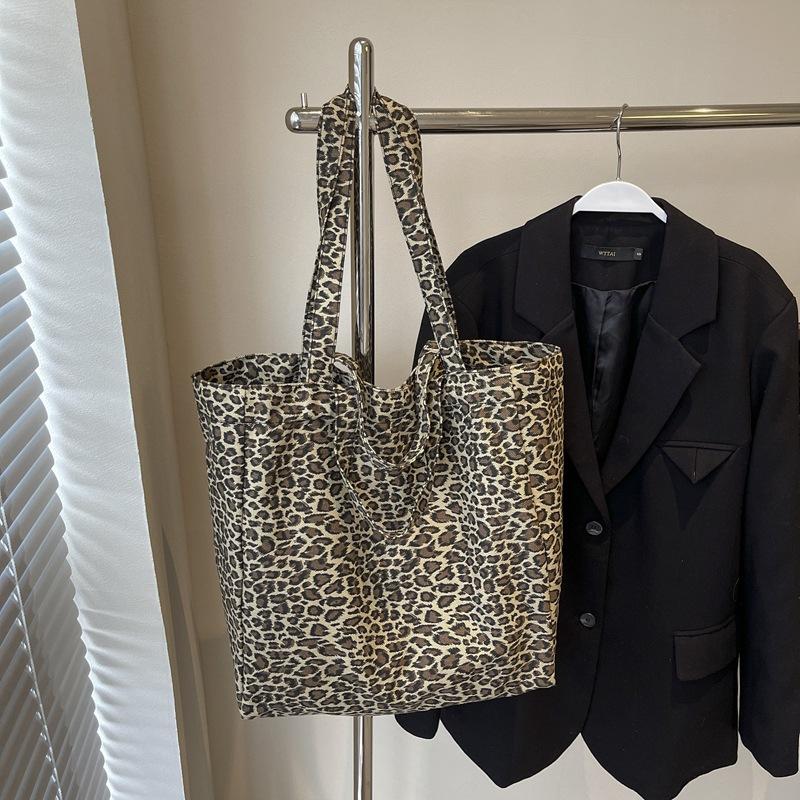 Полотняна сумка з леопардовим принтом, жіноча сумка, повсякденна модна сумочка великої місткості, повсякденна модна сумка через плече хакі
Полотняна сумка з леопардовим принтом, жіноча сумка, повсякденна модна сумочка великої місткості, повсякденна модна сумка через плече хакі