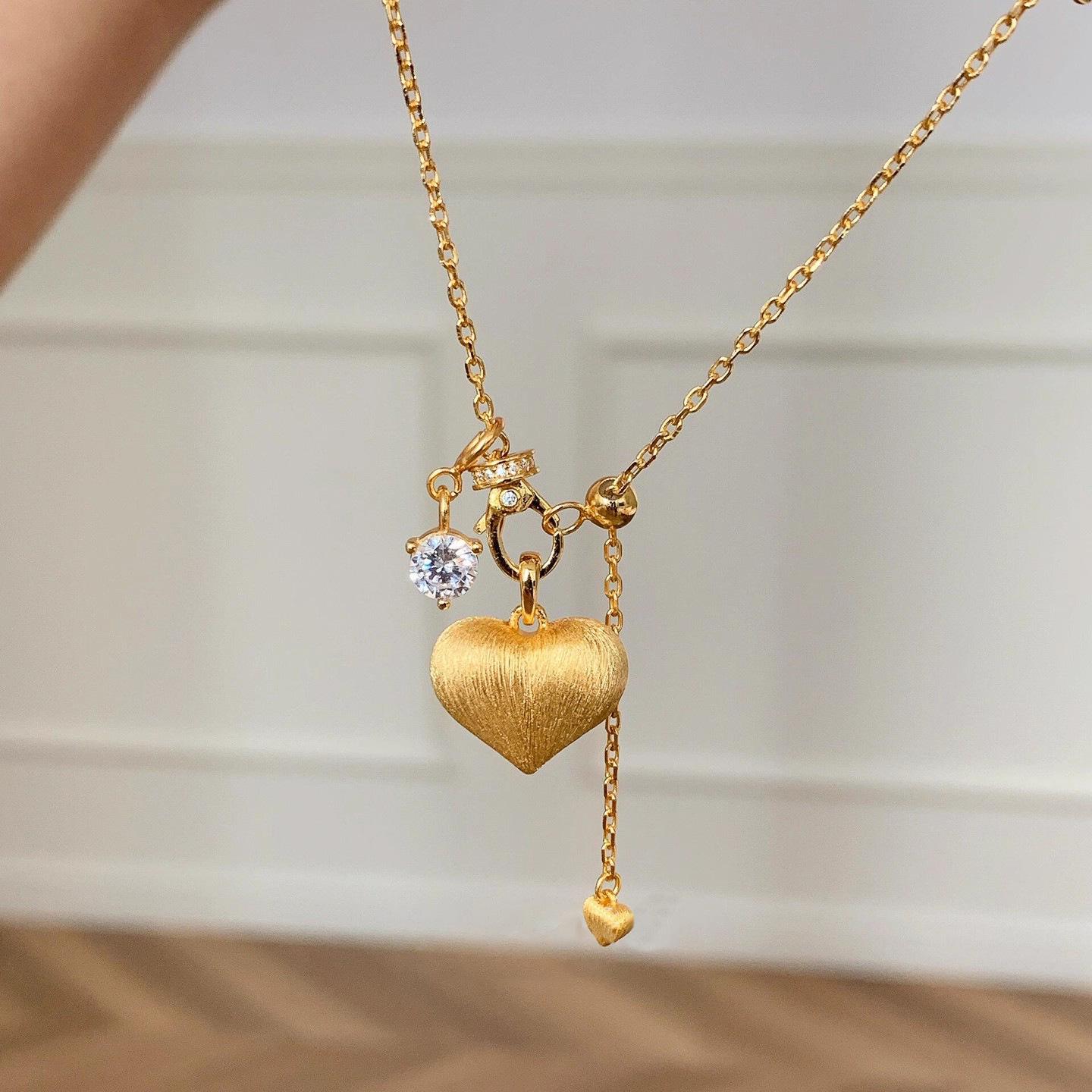 Vintage Sweet Heart Necklace: Versatile Peach Fairy Style Choker for Women
Vintage Sweet Heart Necklace: Versatile Peach Fairy Style Choker for Women