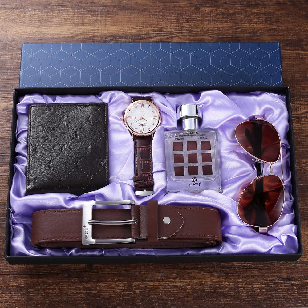 Мужской классический подарочный набор: Часы, Кожаный ремень, Очки, Парфюм, Кошелек (5 шт.)
Мужской классический подарочный набор: Часы, Кожаный ремень, Очки, Парфюм, Кошелек (5 шт.)