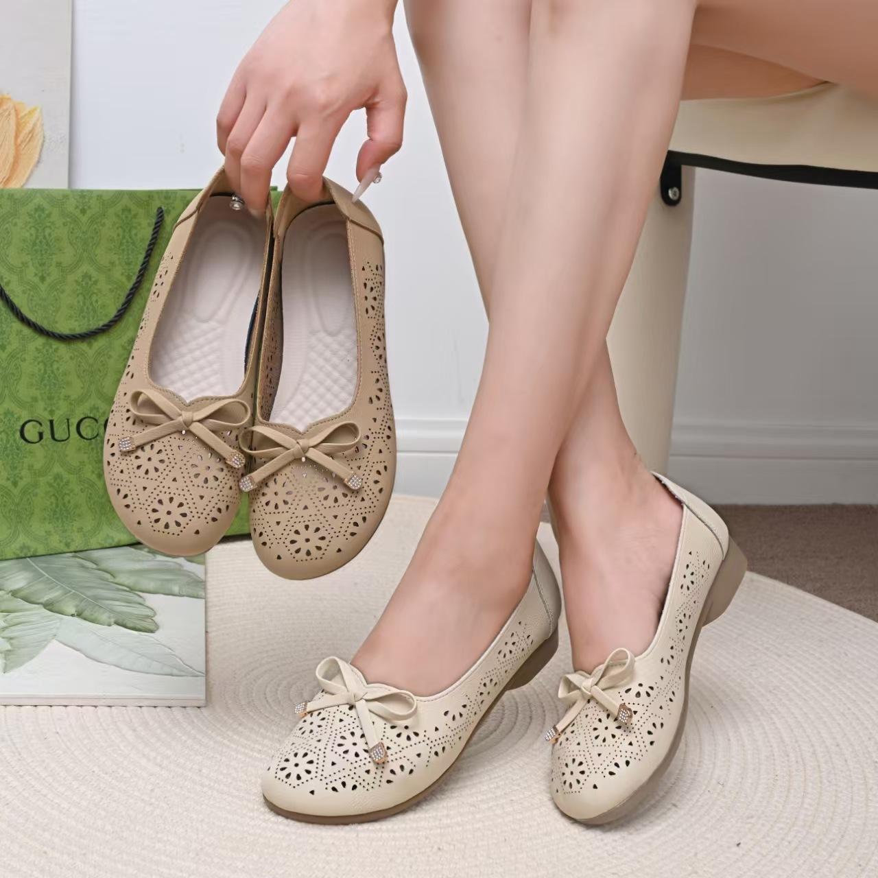 2025 new flat bottom round head shallow mouth lazy shoes beef tendon soft bottom bow hollow mother shoes breathable Doudou shoes 36 бежевый
2025 new flat bottom round head shallow mouth lazy shoes beef tendon soft bottom bow hollow mother shoes breathable Doudou shoes 36 бежевый
