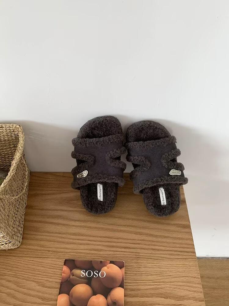 2025 autumn new French outer wear fashion fluffy slippers femininity soft bottom velvet thermal cotton slippers 40
2025 autumn new French outer wear fashion fluffy slippers femininity soft bottom velvet thermal cotton slippers 40