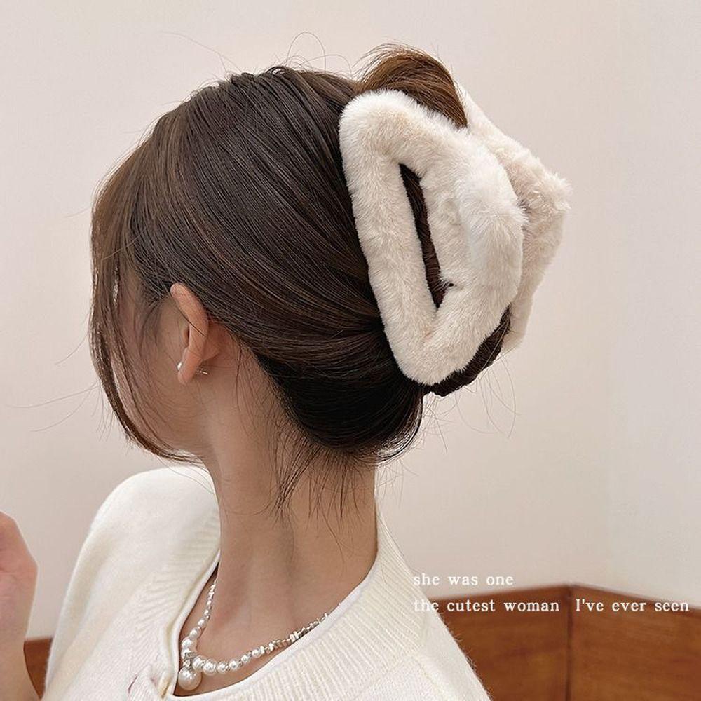 Geometric Winter Plush Hair Claw Acrylic Hollow Hair Clip Fashion Triangle Shark Clip Daily
Geometric Winter Plush Hair Claw Acrylic Hollow Hair Clip Fashion Triangle Shark Clip Daily