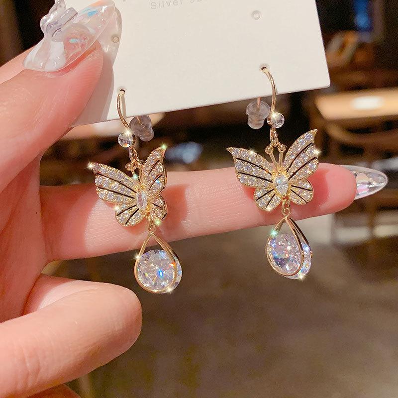 Korean Exquisite Butterfly Owl Drop Earring Hollow Geometric Imitation Pearl Rhinestone Earrings Women s Wedding Jewelry Gifts
Korean Exquisite Butterfly Owl Drop Earring Hollow Geometric Imitation Pearl Rhinestone Earrings Women s Wedding Jewelry Gifts