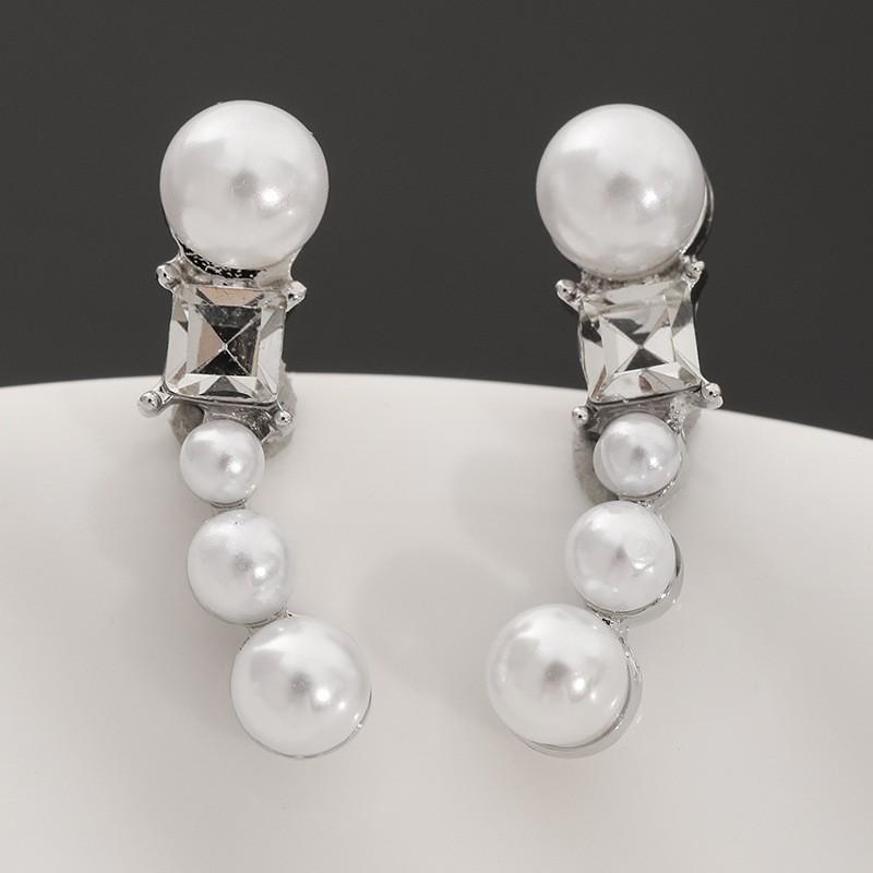Glimpse Floating Pearl Zircon Stud Earrings Premium Sense Simple Exquisite Earrings Silver Needle Pearl 925 Sterling Silver Needle Earrings
Glimpse Floating Pearl Zircon Stud Earrings Premium Sense Simple Exquisite Earrings Silver Needle Pearl 925 Sterling Silver Needle Earrings
