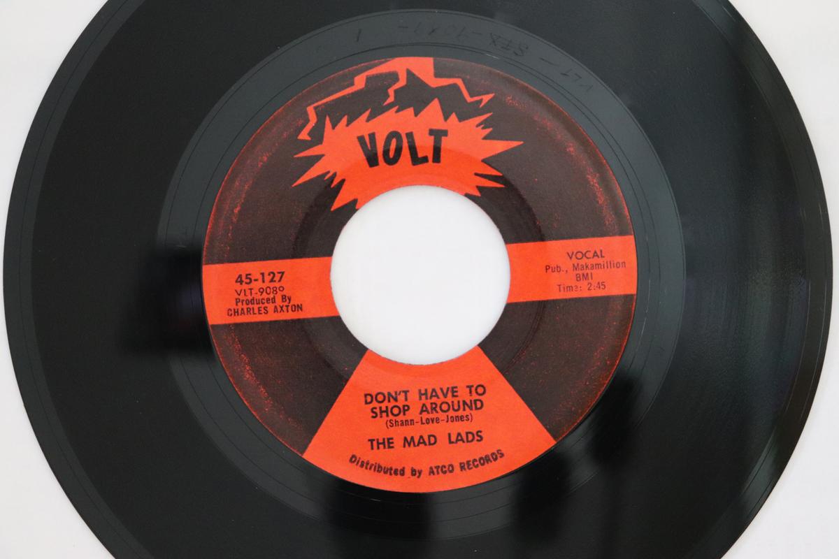7inch Record MAD LADS - Don t Have To Shop Around 45127 Volt 1965 US Soul/Funk Used
7inch Record MAD LADS - Don t Have To Shop Around 45127 Volt 1965 US Soul/Funk Used