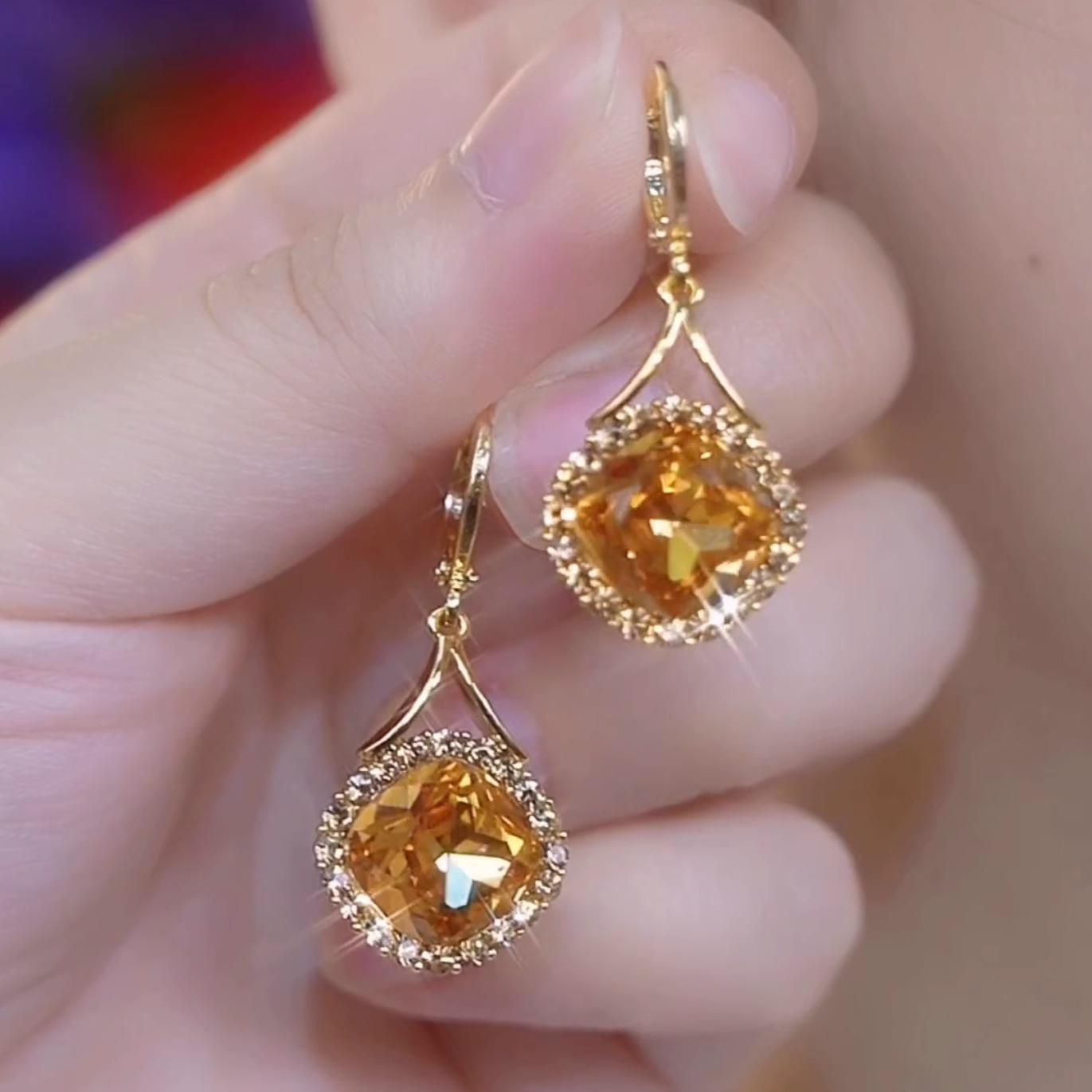 Золотые серьги-клипсы в виде дуриана, инкрустированные суперблестящими бриллиантами, модные, с таким же темпераментом, серьги класса люкс, с высоким чувством стиля, персонализированные серьги для женщин
Золотые серьги-клипсы в виде дуриана, инкрустированные суперблестящими бриллиантами, модные, с таким же темпераментом, серьги класса люкс, с высоким чувством стиля, персонализированные серьги для женщин