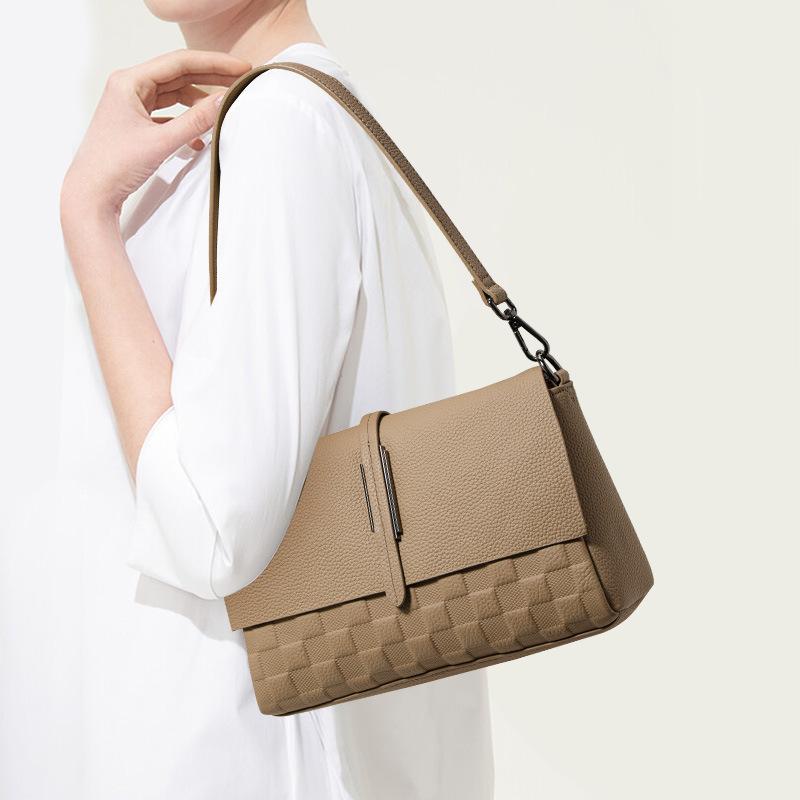 Genuine Leather Women s Bag New Top Layer Cowhide Simple Small Square Bag Lychee Pattern Women s Shoulder Bag Crossbody Bag
Genuine Leather Women s Bag New Top Layer Cowhide Simple Small Square Bag Lychee Pattern Women s Shoulder Bag Crossbody Bag