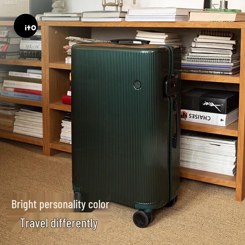 ITOPistachio Striped 24-inch Spinner Luggage
ITOPistachio Striped 24-inch Spinner Luggage