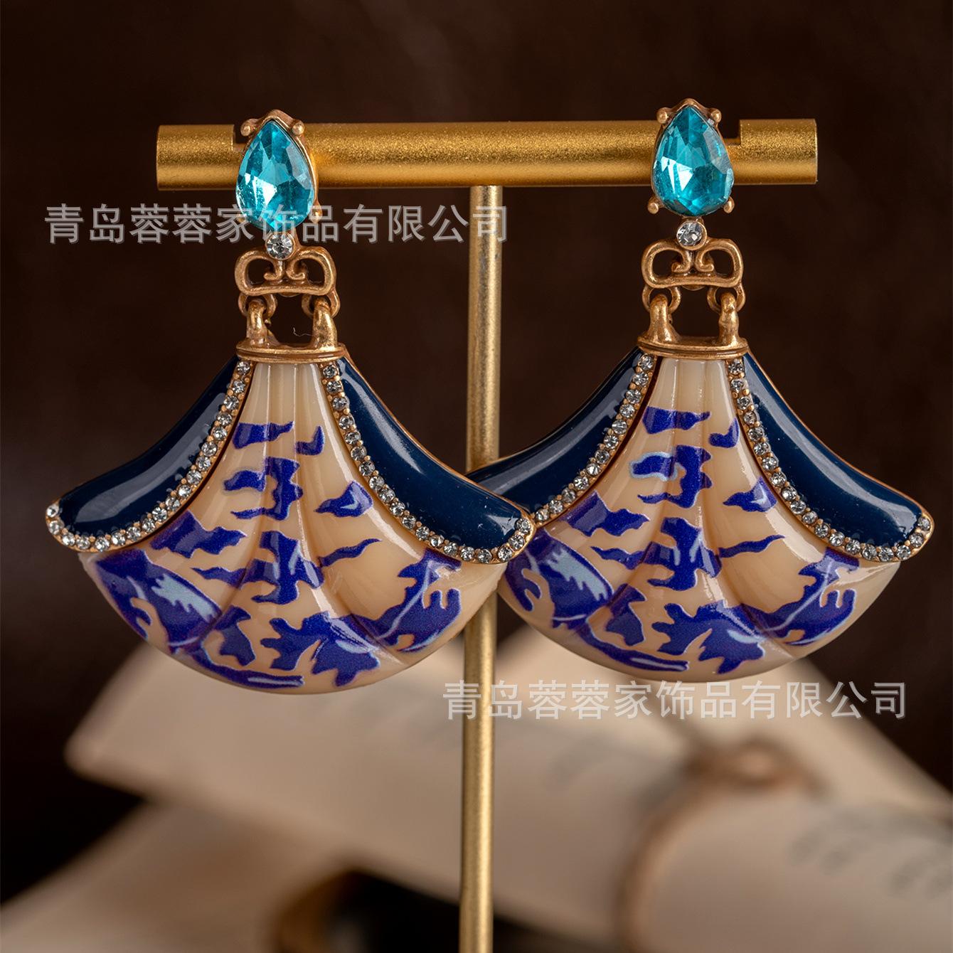 Middle Aged Vintage New Chinese Landscape National Style Earrings Ancient Cheongsam Elegant Light Luxury Design Sense Niche синий
Middle Aged Vintage New Chinese Landscape National Style Earrings Ancient Cheongsam Elegant Light Luxury Design Sense Niche синий