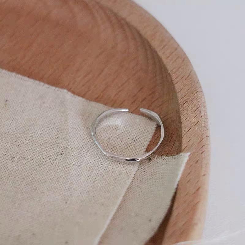BF CLUB 925 Sterling Rings for Women Fashion Geometric Handmade Irregular Bump Narrow Gold Ring Party Christmas Gift resizable
BF CLUB 925 Sterling Rings for Women Fashion Geometric Handmade Irregular Bump Narrow Gold Ring Party Christmas Gift resizable