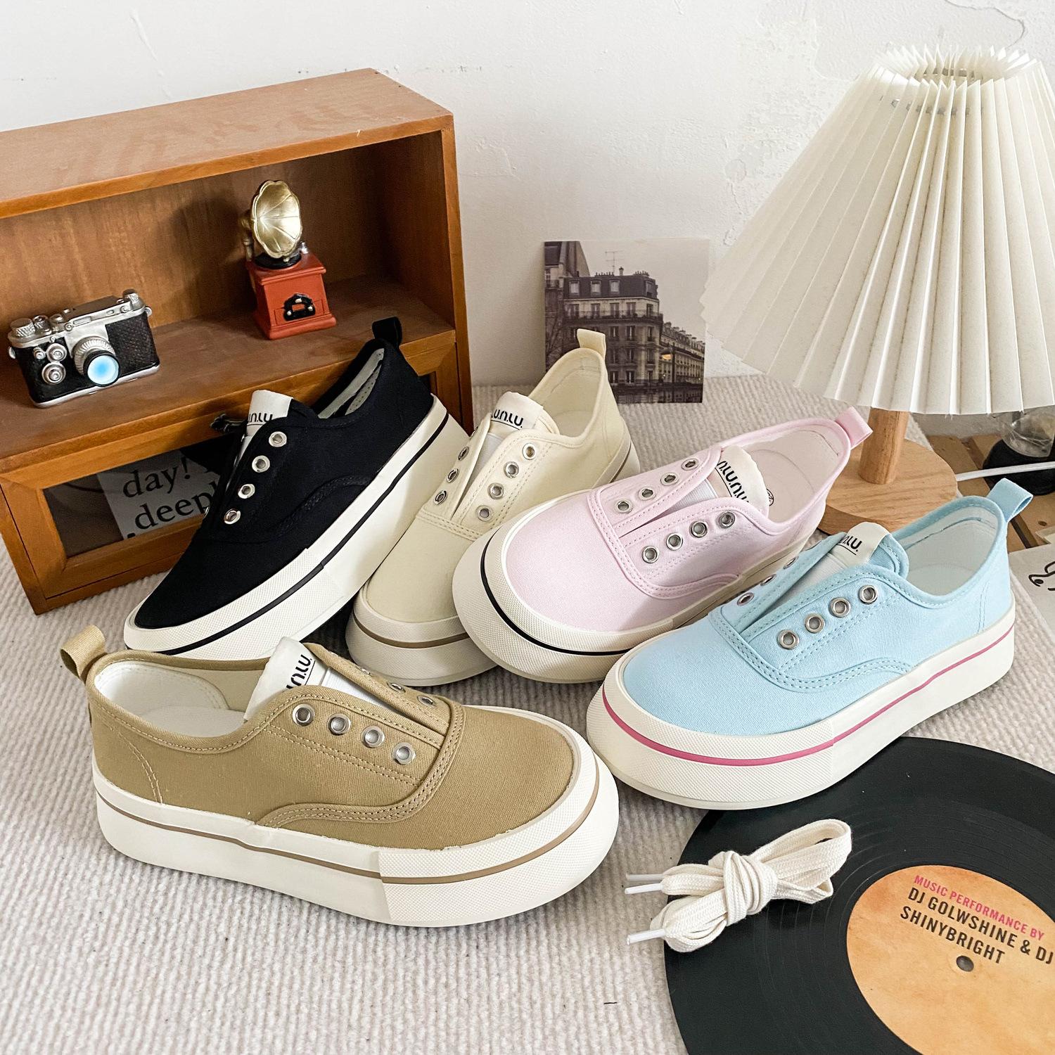 6514 elastic band thick-soled lazy one-pedal canvas shoes women s shoes little white shoes summer thin board shoes 35 чорний
6514 elastic band thick-soled lazy one-pedal canvas shoes women s shoes little white shoes summer thin board shoes 35 чорний
