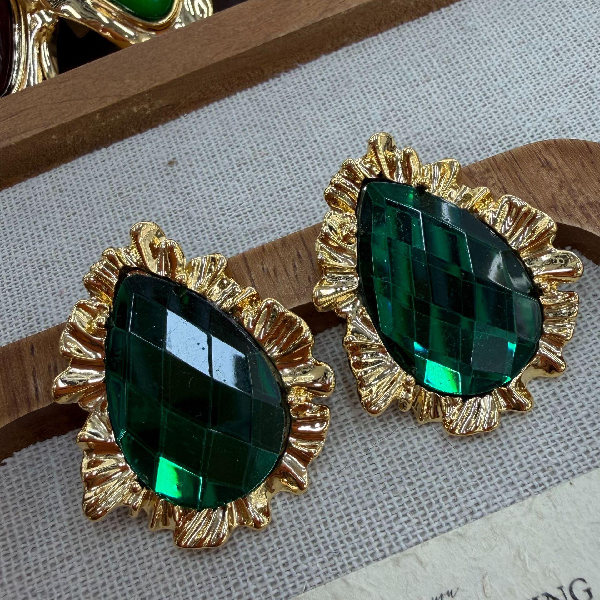 Wind Geometric Water Drop Emerald Earrings Personalized Fashion Exaggerated Ear Jewelry
Wind Geometric Water Drop Emerald Earrings Personalized Fashion Exaggerated Ear Jewelry