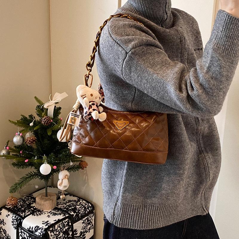 Bag 2025 new fashion diamond chain bag going out casual versatile women s shoulder messenger bag 23.5*10.5*20 бордовий
Bag 2025 new fashion diamond chain bag going out casual versatile women s shoulder messenger bag 23.5*10.5*20 бордовий