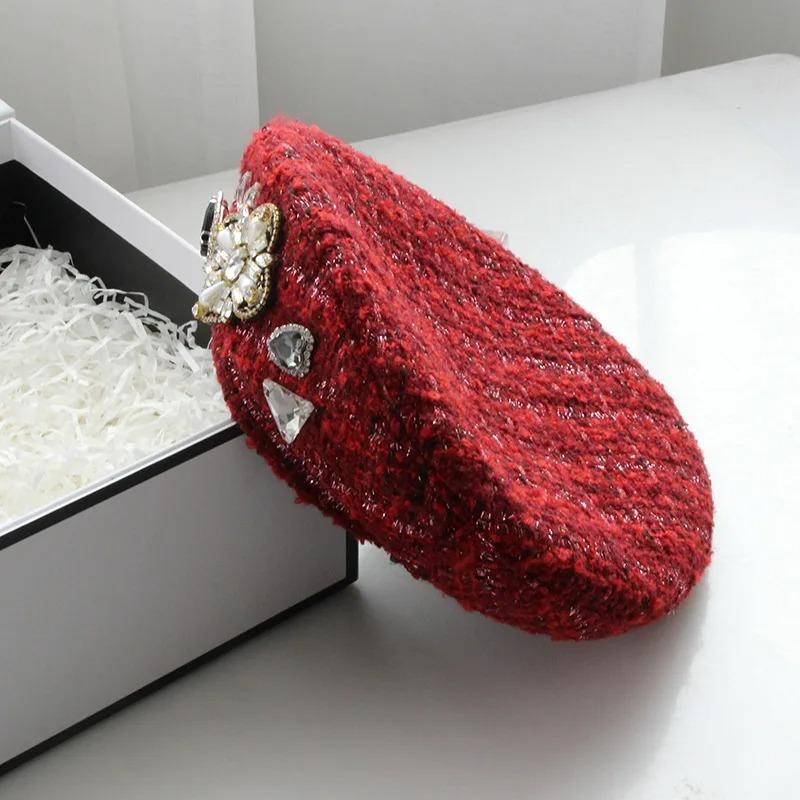 Ins Chic Retro Winter Classired Tweed Luxury Rhinestone Flowers Lady Beret Cap Womens Casual Painter Hat head size 57cm
Ins Chic Retro Winter Classired Tweed Luxury Rhinestone Flowers Lady Beret Cap Womens Casual Painter Hat head size 57cm