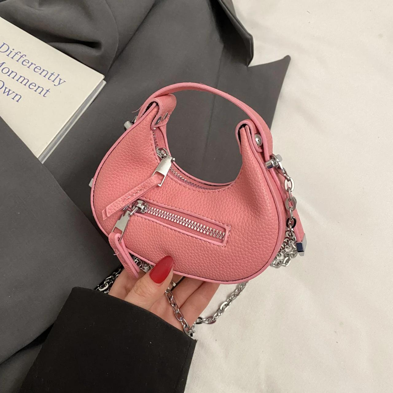 Punk Style Versatile Ladies Mini Handbag Women Personality Luxury Designer Crossbody Bags for Women Streetwear Shoulder Bag
Punk Style Versatile Ladies Mini Handbag Women Personality Luxury Designer Crossbody Bags for Women Streetwear Shoulder Bag