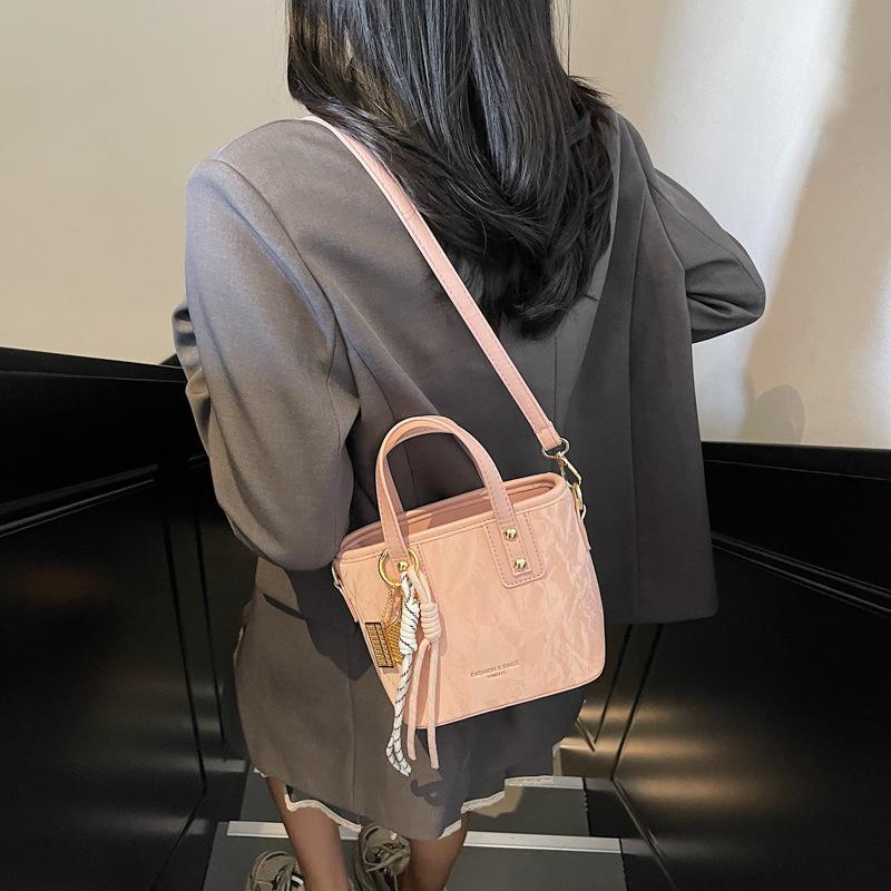Popular bags women s spring summer versatile new casual messenger bags portable bucket bags чёрный
Popular bags women s spring summer versatile new casual messenger bags portable bucket bags чёрный