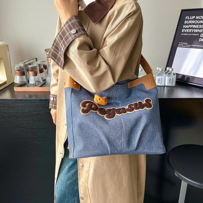 Denim commuting versatile large capacity old retro shoulder street leisure tote bag high value 34*10*32 темно-синий
Denim commuting versatile large capacity old retro shoulder street leisure tote bag high value 34*10*32 темно-синий