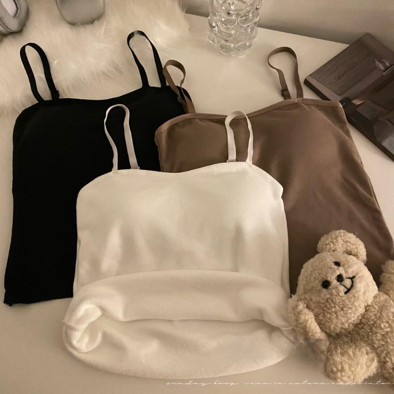 Inner Strap Vest Female Winter Little Hottie Sleeveless and Fleece Thickened Warm Base on White One size
Inner Strap Vest Female Winter Little Hottie Sleeveless and Fleece Thickened Warm Base on White One size