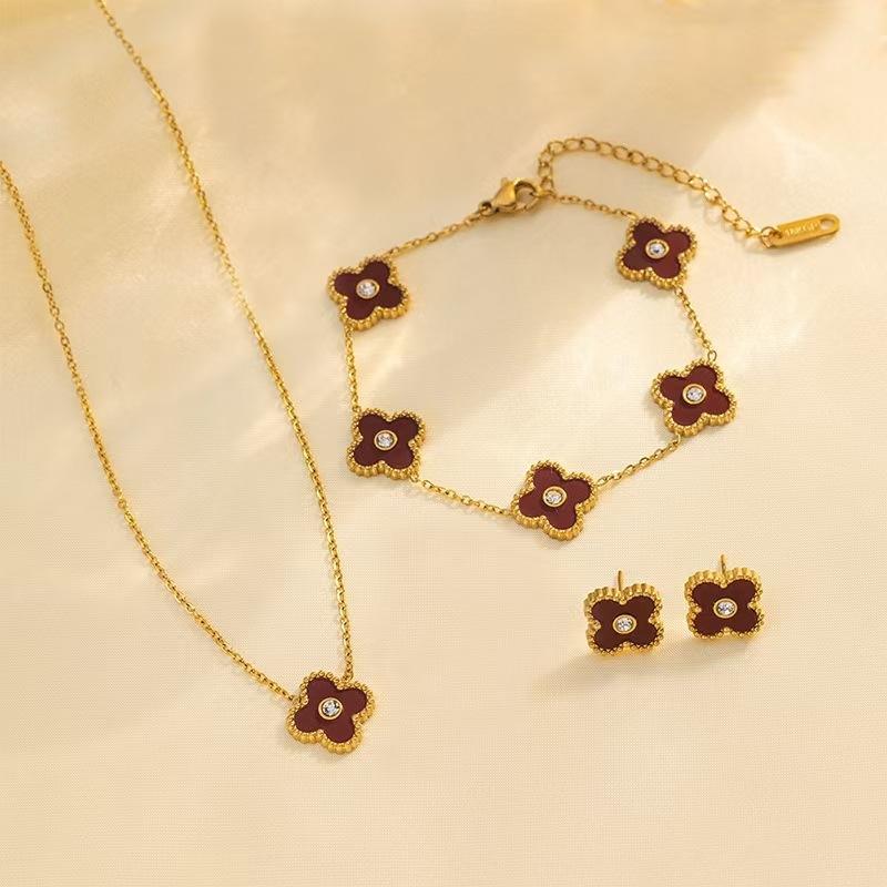 Комплект из ожерелья, браслета и серег из 18-каратного золота с изображением клевера и пяти цветов necklace+bracelet+earring красный
Комплект из ожерелья, браслета и серег из 18-каратного золота с изображением клевера и пяти цветов necklace+bracelet+earring красный