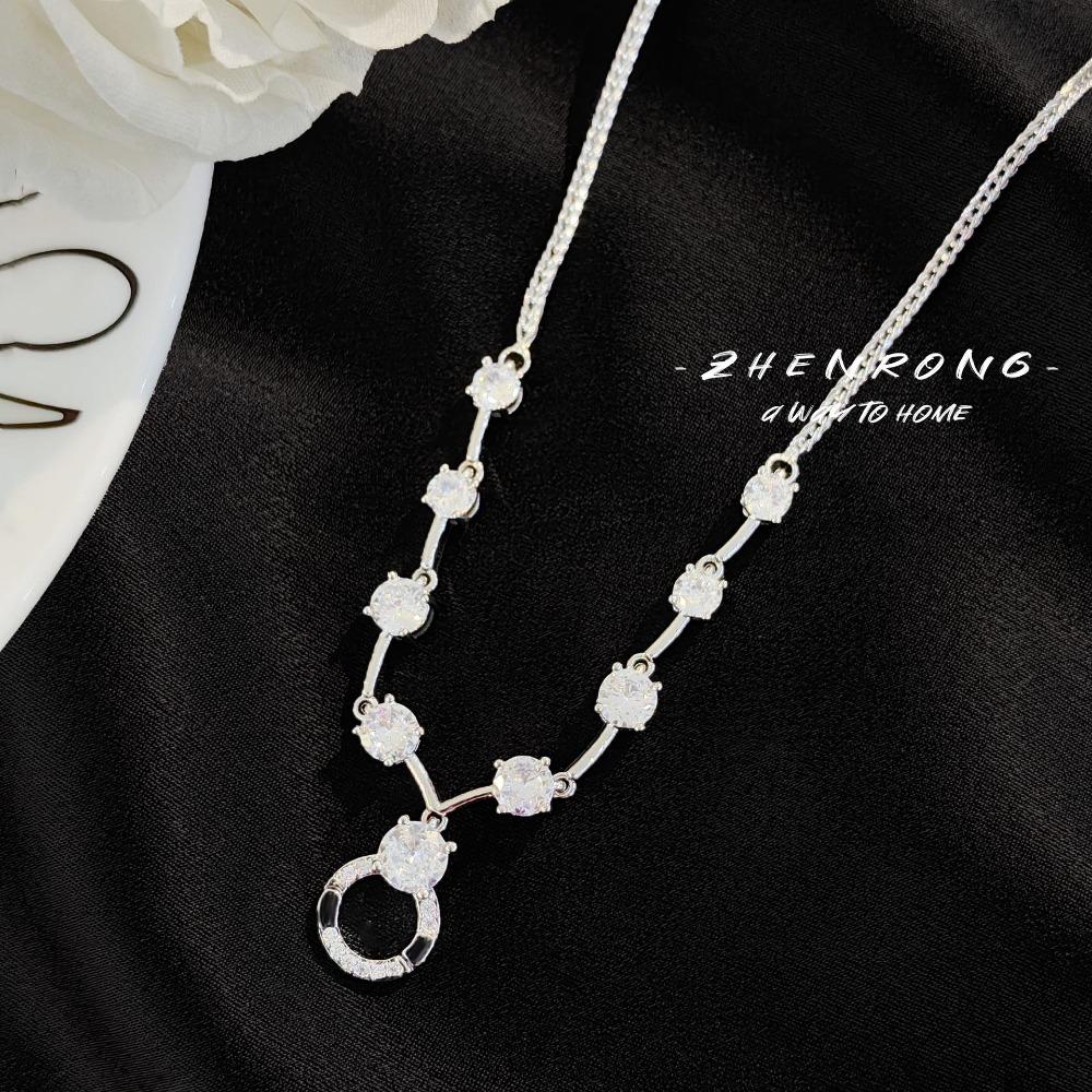Italian High Carbon Diamond Necklace with Jade Coin Pendant Versatile Chain for Women
Italian High Carbon Diamond Necklace with Jade Coin Pendant Versatile Chain for Women