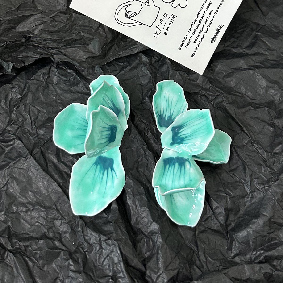 New European And American Minority Personality Drop Oil Color Petal Fan Earrings Holiday Wind Fashion Flower Earrings зелёный
New European And American Minority Personality Drop Oil Color Petal Fan Earrings Holiday Wind Fashion Flower Earrings зелёный