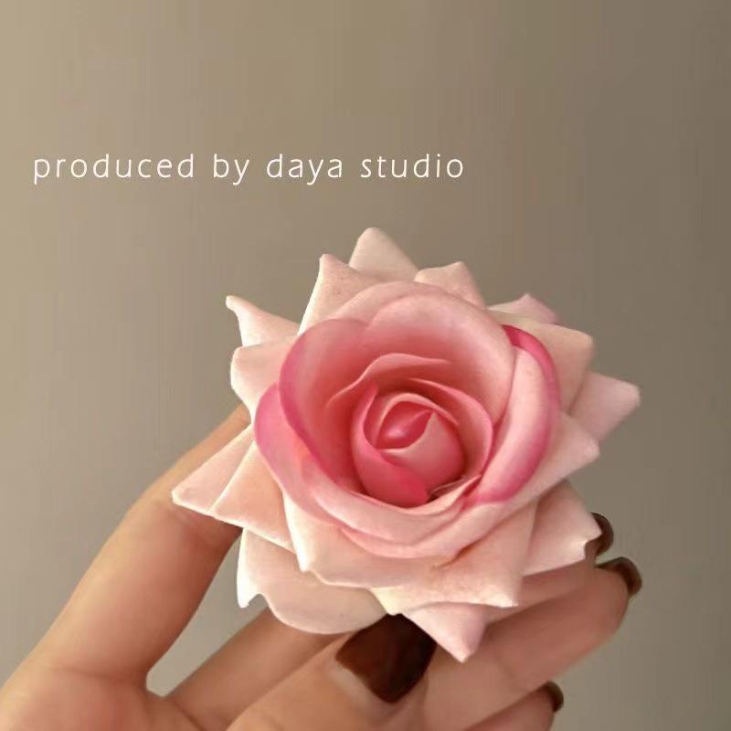 Retro Red Rose Hair Clip - Large Floral Accessory for Women, Perfect for Summer Photoshoots and Celebrity Hairstyles
Retro Red Rose Hair Clip - Large Floral Accessory for Women, Perfect for Summer Photoshoots and Celebrity Hairstyles