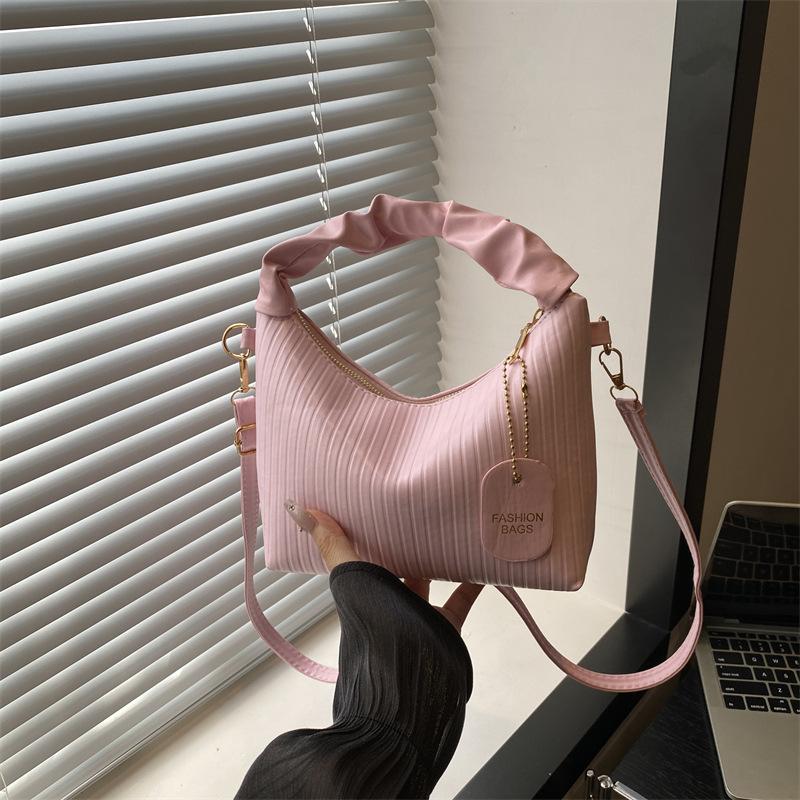 Высокоценный нишевый дизайн плиссированная портативная новая летняя популярная красивая сумка через плечо мессенджер универсальная розовый
Высокоценный нишевый дизайн плиссированная портативная новая летняя популярная красивая сумка через плечо мессенджер универсальная розовый