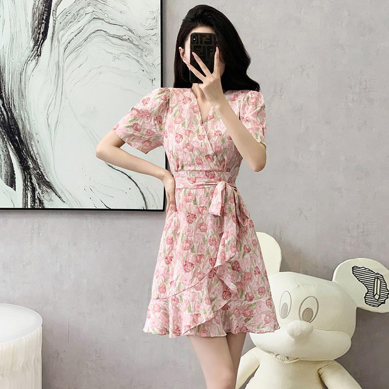 Summer Floral Ruffle Dress with Waist-Cinching Belt L
Summer Floral Ruffle Dress with Waist-Cinching Belt L