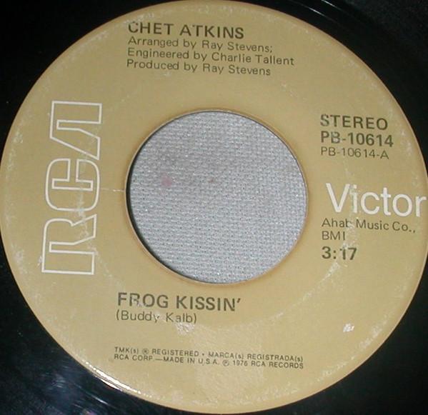7inch Record CHET ATKINS Frog Kissin PB10614 RCA 1975 US CountryFolk Used
7inch Record CHET ATKINS Frog Kissin PB10614 RCA 1975 US CountryFolk Used